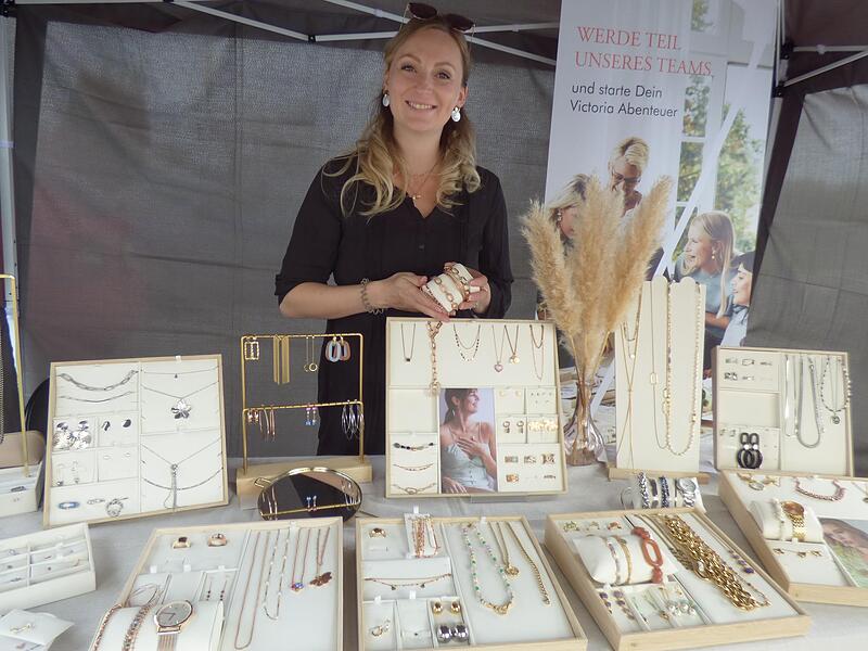 Kathrin W&ouml;lfel aus Burggaillenreuth hat einen Direktvertrieb von Viktoria-Schmuck.