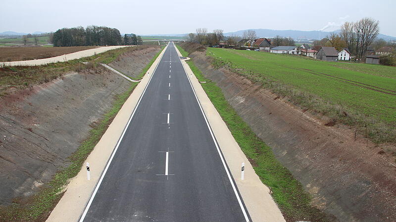 Neubau Staatsstraße 2205 zwischen Coburg und Wiesenfeld Neubau Staatsstraße 2205 zwischen Coburg und Wiesenfeld