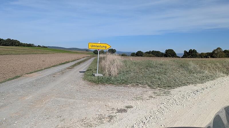 Keine Feldwegverwirrung: Die Umleitung ist eindeutig ausgeschildert. Keine Feldwegverwirrung: Die Umleitung ist eindeutig ausgeschildert.