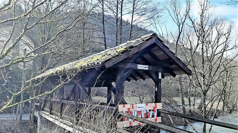 Das Badbrückla in Steinwiesen ist wegen Sicherheitsmängeln gesperrt. Das Badbrückla in Steinwiesen ist wegen Sicherheitsmängeln gesperrt.