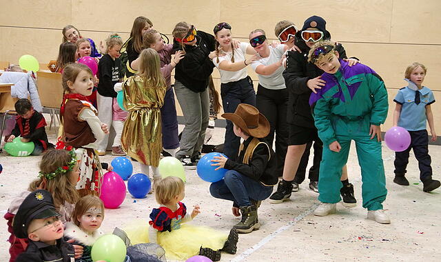Kinder-Zigeunerfasching Wilhelmsthal 2026 Linkskurve, Rechtskurve – „Wir fahren mit dem Bob!“