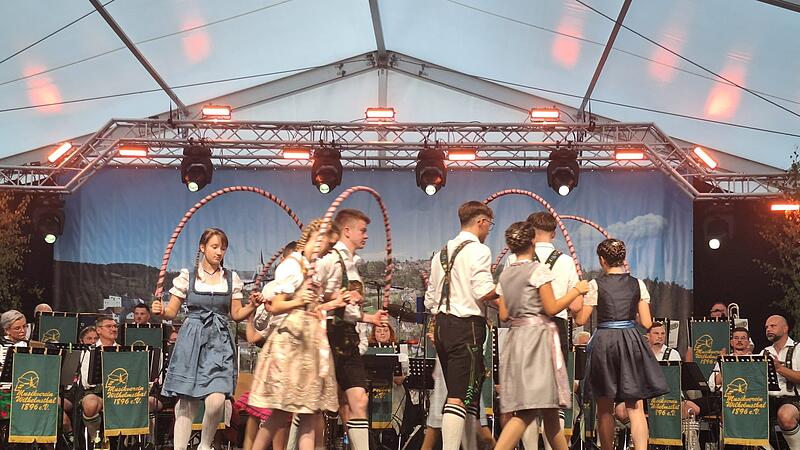 Heimatfest in Wilhelmsthal: Ohne Trachtengruppen undenkbar.