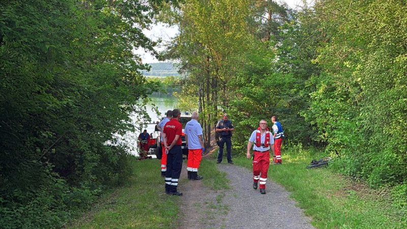 Tongrube Dörfles-Esbach: Etwa 60 Rettungskräfte waren im Einsatz. Tongrube Dörfles-Esbach: Etwa 60 Rettungskräfte waren im Einsatz.