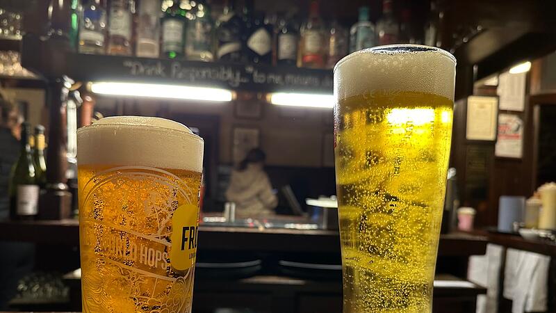 Bier in englischem Pub Bier in englischem Pub