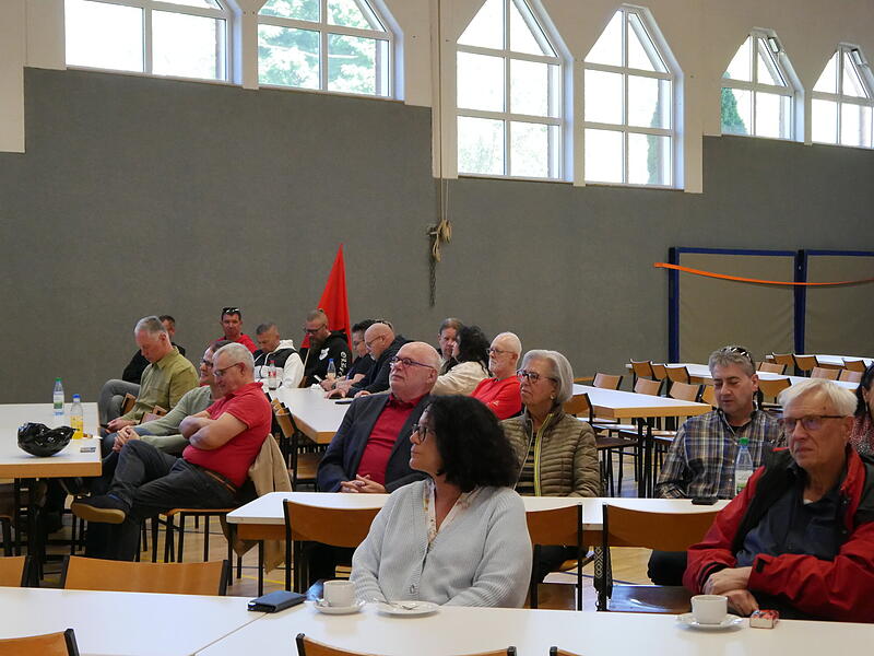 Die wenigen Zuschauer lauschten gespannt den Reden.