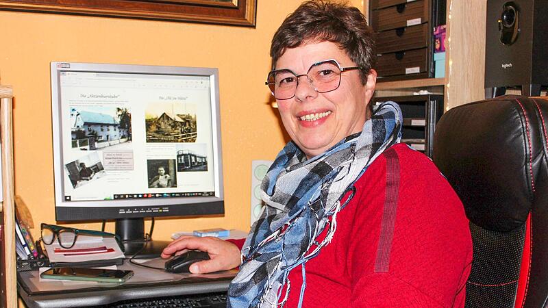 Am heimischen Computer entstehen die Seiten des geplanten Buches. Elke Werner w&auml;hlt Bilder aus, gestaltet und textet.