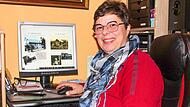 Am heimischen Computer entstehen die Seiten des geplanten Buches. Elke Werner wählt Bilder aus, gestaltet und textet. Am heimischen Computer entstehen die Seiten des geplanten Buches. Elke Werner wählt Bilder aus, gestaltet und textet.