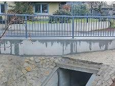 Der Durchlass des Marbachs unter der Seehofstraße in Garitz wurde komplett erneuert. Der Durchlass des Marbachs unter der Seehofstraße in Garitz wurde komplett erneuert.