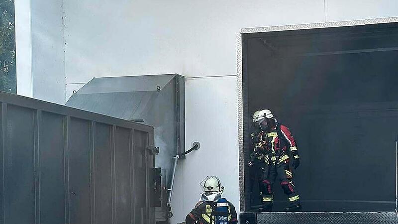 Supermarkt in Bad Staffelstein evakuiert: Feuerwehr bek&auml;mpft Rauchentwicklung