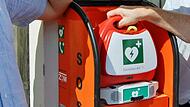 Ein Defibrillator wie auf diesem Symbolbild kann Leben retten. Ein Defibrillator wie auf diesem Symbolbild kann Leben retten.