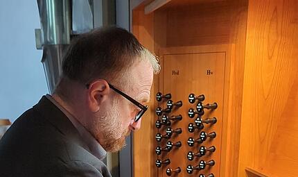 Ein besonderer Musiker an einer besonderen Orgel