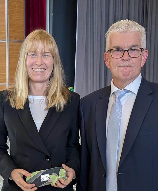 Die neue Beh&ouml;rdenleiterin Christine Reininger und Amtschef Hubert Bitt-lmayer.