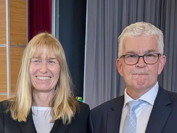 Die neue Beh&ouml;rdenleiterin Christine Reininger und Amtschef Hubert Bitt-lmayer.