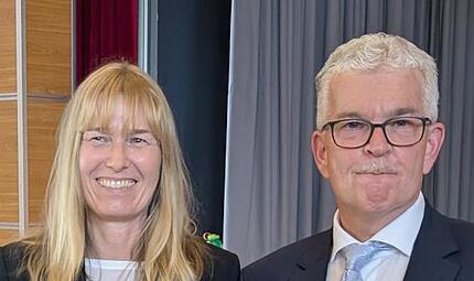 Die neue Beh&ouml;rdenleiterin Christine Reininger und Amtschef Hubert Bitt-lmayer.