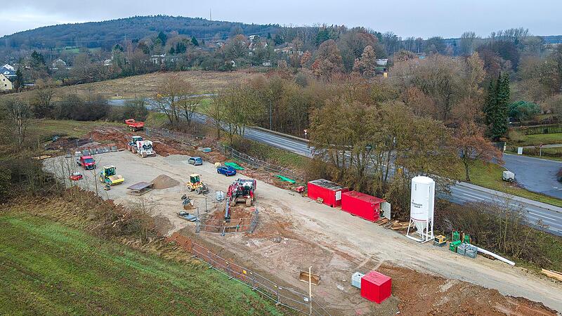 Auf diesem Grundst&uuml;ck in Schney werden die Container stehen.