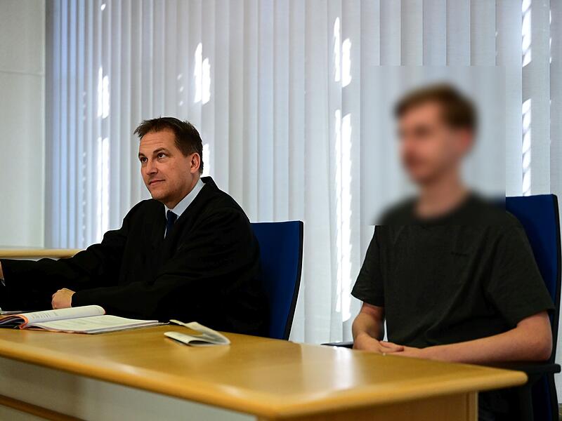 Rechtsanwalt Michael Lange aus Bamberg und der Angeklagte