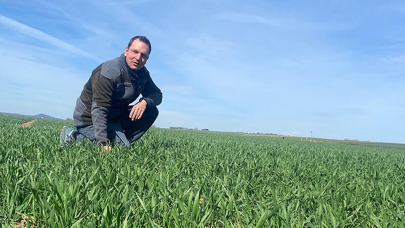 Christian Florsch&uuml;tz auf seinem Weizenfeld