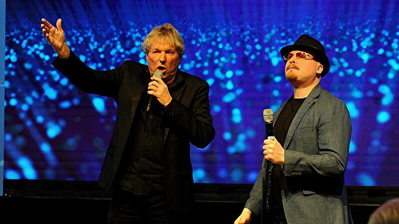 Bernhard Brink und Art Garfunkel jr. singen bei der Thomann-Jubiläumsgala im Duett.