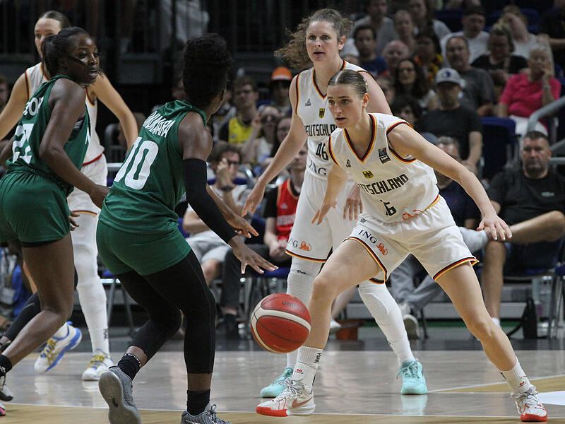 Nach Berlin ist vor Olympia: Alina Hartmann auf dem Parkett der gro&szlig;en Damen-Basketball-Welt.