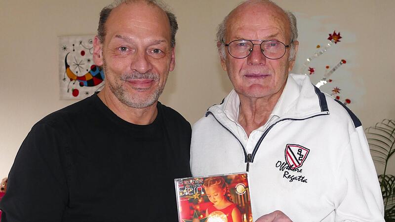 Mit viel Herzblut haben Tafel-Chef Wilhelm Dorsch (rechts) und Schlagers&auml;nger Ralf Andre das Weihnachtslied auf CD und in Streaming-Portalen umgesetzt.