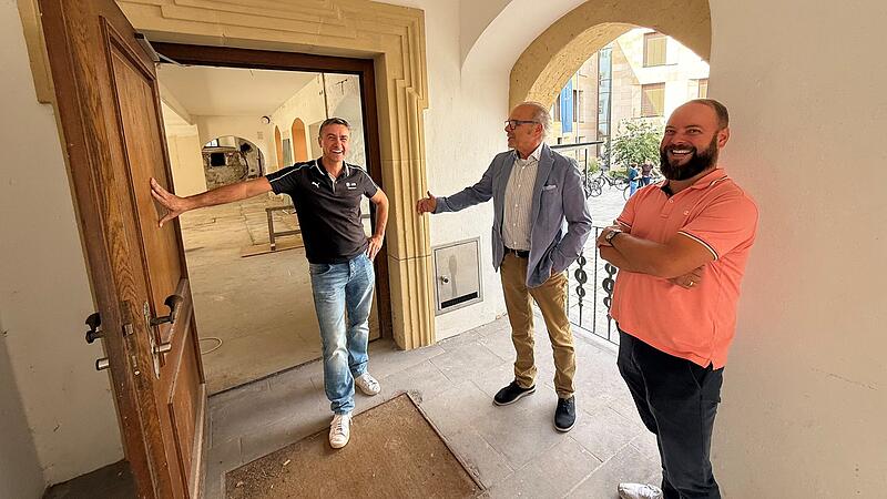 RatskellerRatskeller Herzogenaurach Umbauten Die drei derzeitigen „Schlossherren" fungieren als „Türöffner": Sie bereiten alles für den Einzug des neuen Pächters in den ehemaligen Ratskeller vor.