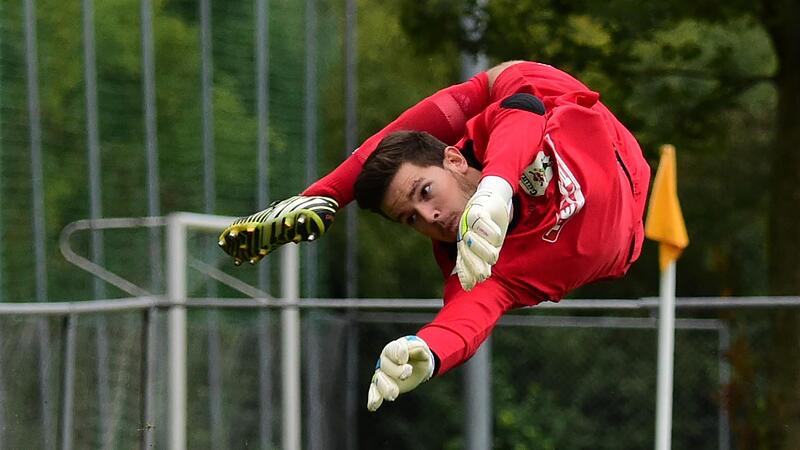 Spektakulär hielt Marcel Wehr so manches Mal den Kasten sauber. – hier im Trikot des TSV Großbardorf im Jahr 2015. Spektakulär hielt Marcel Wehr so manches Mal den Kasten sauber. – hier im Trikot des TSV Großbardorf im Jahr 2015.