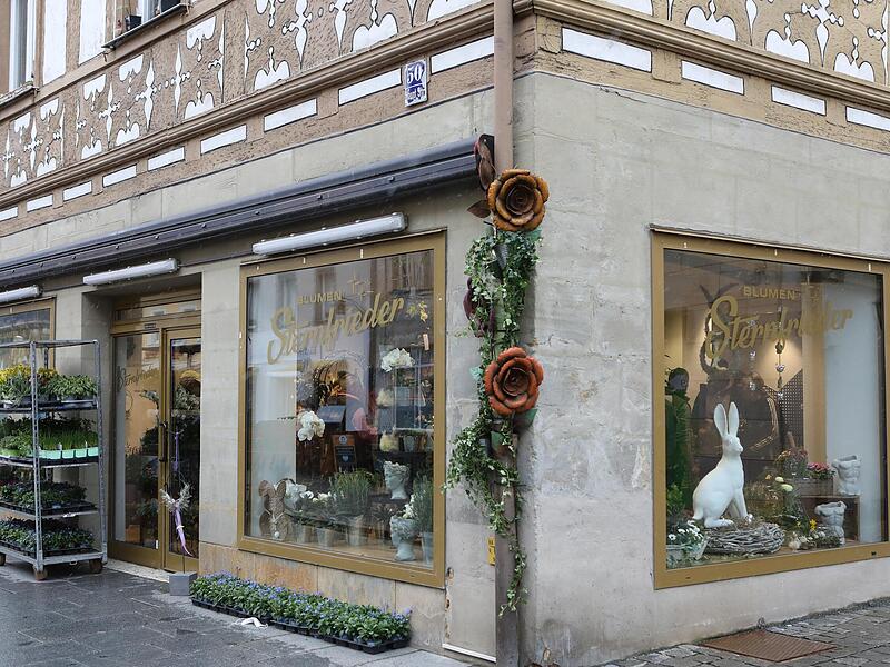 Im ehemaligen Blumen Betz in der Hauptstraße 50 ist vor kurzem Blumen Sternfrieder eingezogen.Leerstände in Forchheim: Das tut sich in der Innenstadt Im ehemaligen Blumen Betz in der Hauptstraße 50 ist vor kurzem Blumen Sternfrieder eingezogen.
