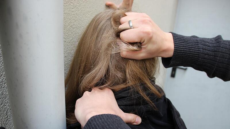 Wie hart ein junger Mann im Januar 2022 seine Ex-Freundin angegangen ist, kann nicht mal ein Zeuge vor dem Amtsgericht Haßfurt genau beschreiben.