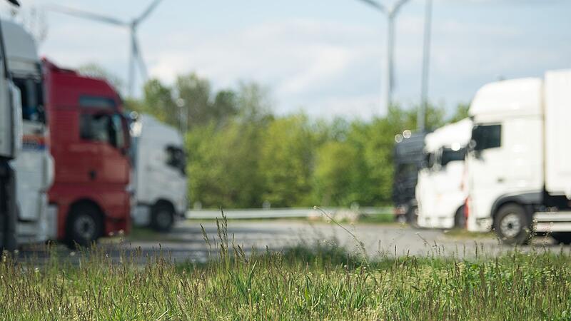 Autobahn-Rastplatz. Autobahn-Rastplatz.