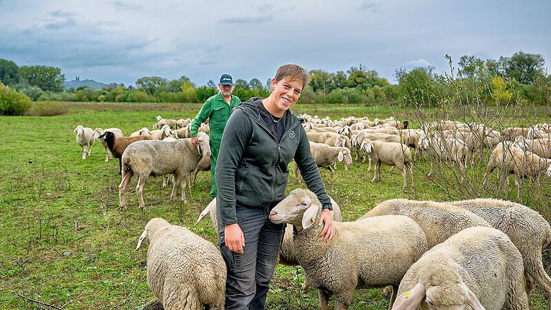 Melissa Zipfel ist Sch&auml;ferin und Baggerfahrerin