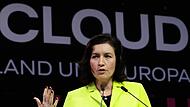 Dorothee Bär (CSU), Bundesministerin für Forschung, Technologie und Raumfahrt, spricht bei der Vorstellung einer neuen KI-Fabrik von Telekom und Nvidia.