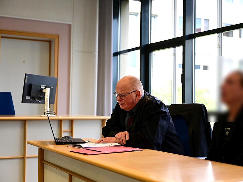 Rechtsanwalt Peter Plischke aus Hallstadt und die Angeklagte