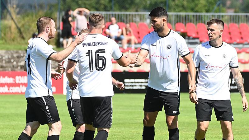 Grund zum Feiern hatte der SC Sylvia Ebersdorf nach dem 2:0-Sieg bei der SpVgg Rattelsdorf.