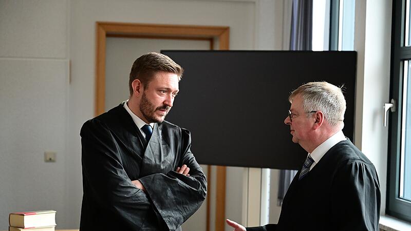 Rechtsanwalt Maximilian Glabasnia im Gespr&auml;ch mit seinem Kollegen Thomas G&auml;rtner