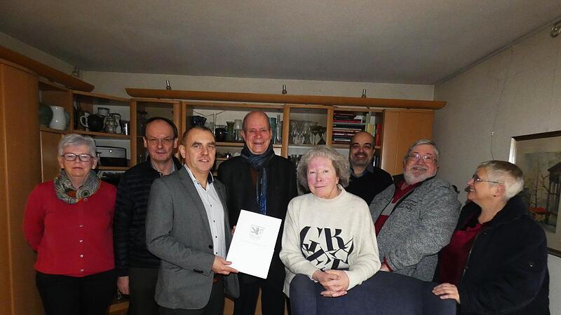 Das Bild zeigt von links Margitte Kastner, Edgar Müller, Bürgermeister Alexander Wunderlich, Ulrich Stelter und Ehefrau Ellen, Christian Gumpert sowie Jürgen und Inge Peter. Das Bild zeigt von links Margitte Kastner, Edgar Müller, Bürgermeister Alexander Wunderlich, Ulrich Stelter und Ehefrau Ellen, Christian Gumpert sowie Jürgen und Inge Peter.