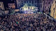 Mr. Hurley traten bereits beim Schlosshoffestival in Höchstadt auf. Auch dieses Jahr werden sie dort wieder auf der Bühne stehen.