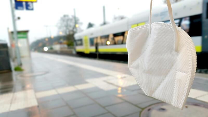 Noch m&uuml;ssen Fahrg&auml;ste ihre M&uuml;nder und Nasen in Bussen und Bahnen bedecken. Doch wie lange noch?Forchheim & Fr&auml;nkische Schweiz