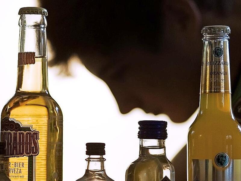 Ein 30-Jähriger aus dem Maintal (Symbolbild) musste sich wegen eines Becherwurfs im vorsätzlichen Vollrausch am Amtsgericht verantworten.
