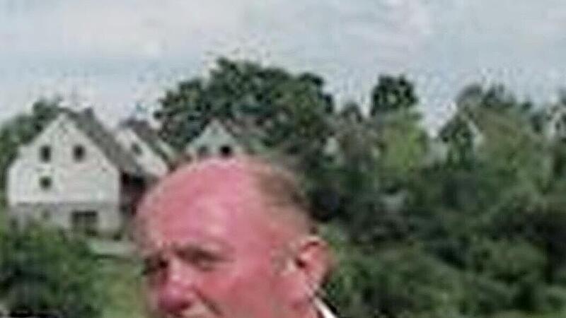 Der ehemalige Bürgermeister Karl Oppelt bei der Einweihung des Kaiser-Otto-Denkmals im Juli 1983. Die Frotzeleien wegen seiner „frappierenden Ähnlichkeit“ mit dem dargestellten Kaiser nahm Oppelt damals – wie von ihm gewohnt – mit Humor.