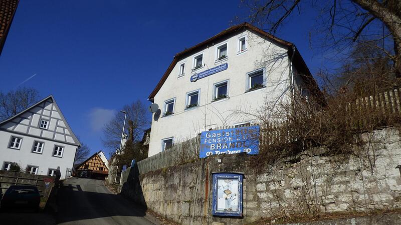 Die ehemalige Gaststätte und Pension am Schmiedsberg in Muggendorf soll zu einer weiteren Flüchtlingsunterkunft im Markt Wiesenttal werden.Forchheim & Fränkische Schweiz Die ehemalige Gaststätte und Pension am Schmiedsberg in Muggendorf soll zu einer weiteren Flüchtlingsunterkunft im Markt Wiesenttal werden.Forchheim & Fränkische Schweiz