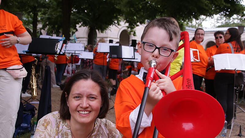 Hannes Kessler und Mama Liane nahmen am Symphonic Mob 2023 teil.Das war der Bad Kissinger Symphonic Mob 2023 Hannes Kessler und Mama Liane nahmen am Symphonic Mob 2023 teil.