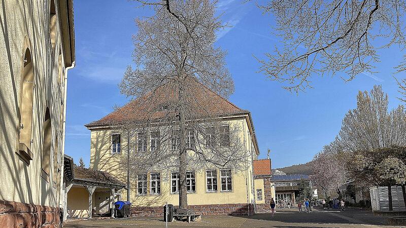 Die Henneberg-Grundschule in Garitz. Die Henneberg-Grundschule in Garitz.