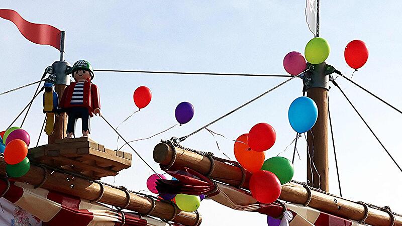 Das Piratenschiff hat im Hafen des Kinderhauses Wunderland in Ebern angelegt. Zur Einweihung enterten die Kinder ihre neue Spieleinrichtung begeistert.