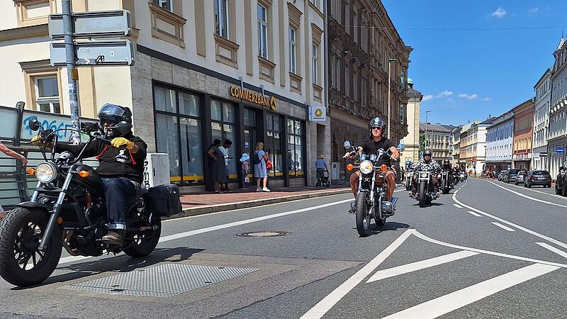 Zur gro&szlig;en Korsofahrt durch Bamberg kamen beim Toy Run am Wochenende 2000 Bikerinnen und Biker.