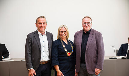 Forchheims neues B&uuml;rgermeisterteam. OB Martina Hebendanz stehen k&uuml;nftig Udo Sch&ouml;nfelder (links) als Zweiter und Manfred H&uuml;mmer (rechts) als Dritter B&uuml;rgermeister zur Seite.