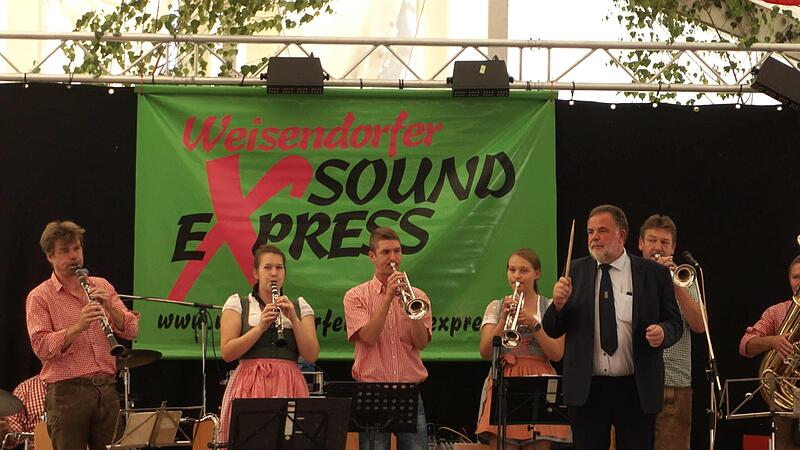 Der obligatorische Marsch muss vom B&uuml;rgermeister dirigiert werden.