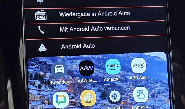 Bei Android Auto wird eine Smartphone-&auml;hnliche Oberfl&auml;che auf dem Display des Fahrzeugs angezeigt.