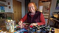 Die Künstlerin Doris Hopf bei der Arbeit. Die Künstlerin Doris Hopf bei der Arbeit.