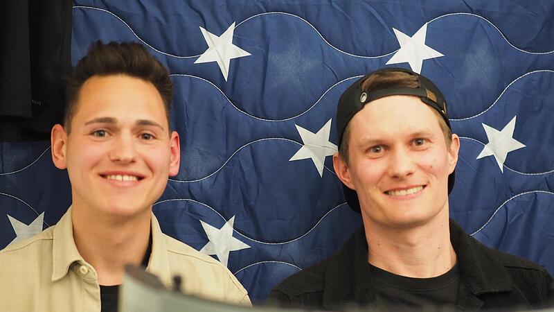 Über Fußball und ganz viel Musik sprechen die „Lutzi“-Mitorganisatoren Robin Wilm (links) und Christian Stahl. Über Fußball und ganz viel Musik sprechen die „Lutzi“-Mitorganisatoren Robin Wilm (links) und Christian Stahl.
