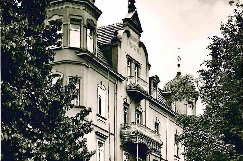 Diese Postkarte aus der Sammlung Josef Bötsch zeigt das "Haus Sanitas", damals Bergmannstraße 2, heute Nummer 3. Dort haben vor 46 Jahren Terroristen der RAF Unterschlupf gefunden.  Repro: Stadtarchiv Bad Kissingen